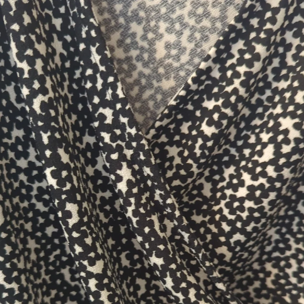 Ann Taylor Business Casual Preppy Sophisticated Patterned Top - Picture 4 of 6